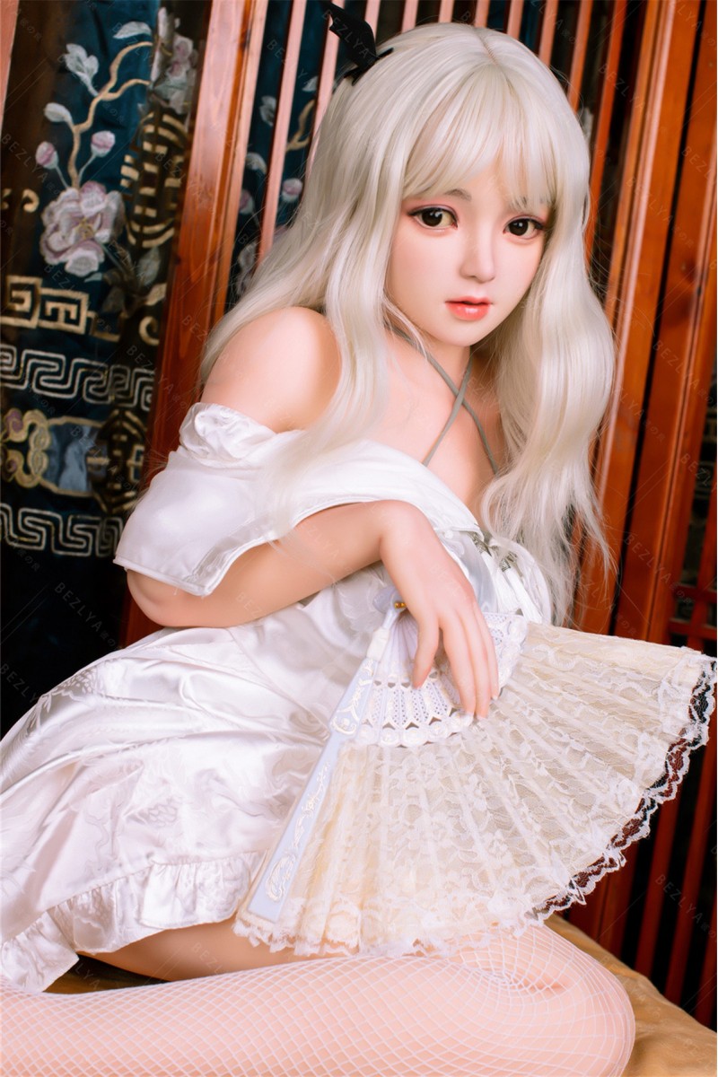 可愛 ろり ラブドール 149cm Cカップ  L1頭 シリコンヘッド+TPEボディー Bezlya Doll