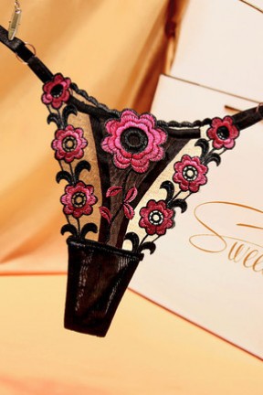 ドール 彼女 セクシー な 下着